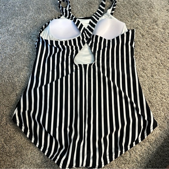 Lands' End Women's UPF 50 Full Coverage High Neck One Piece Swimsuit Large black - Picture 6 of 9